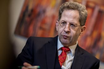 Hans-Georg Maaßen: Der Verfassungsschutzpräsident muss sich wegen Kontakten zur AfD unangenehme Fragen gefallen lassen.