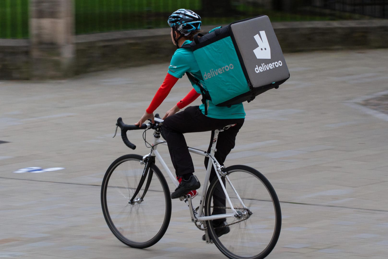 Deliveroo-Fahrer: In einigen deutschen Städten stellt der Lieferdienst Delovero seine Dienste ein. Deliveroo-Fahrer: In einigen deutschen Städten stellt der Lieferdienst Delovero seine Dienste ein.