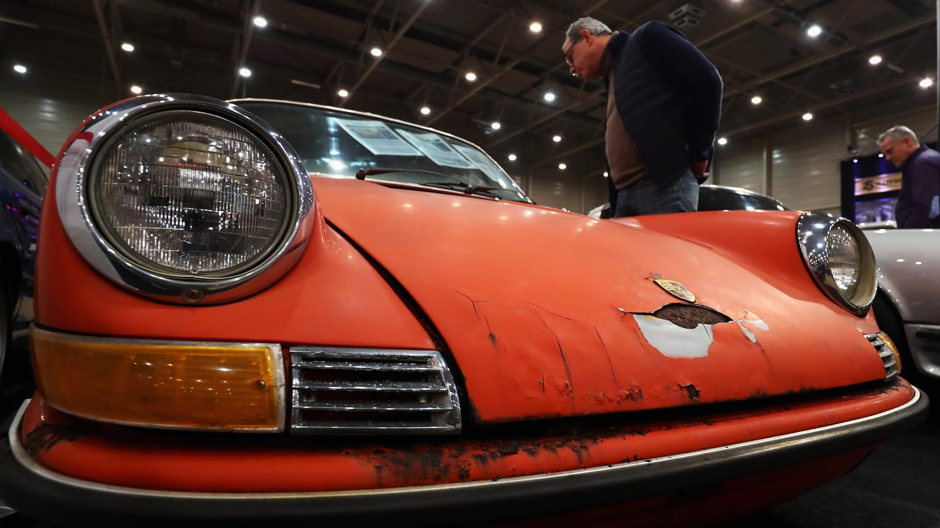 Ein alter Porsche 911 auf einer Messe in Maastricht in den Niederlanden: Autos gelten immer noch als Ausdruck von Männlichkeit. Christian Lindner fährt seit vielen Jahren begeistert Porsche.