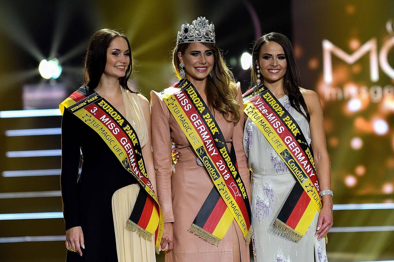 Ziemlich stolz: Anahita Rehbein (Mitte) ist "Miss Germany 2018".