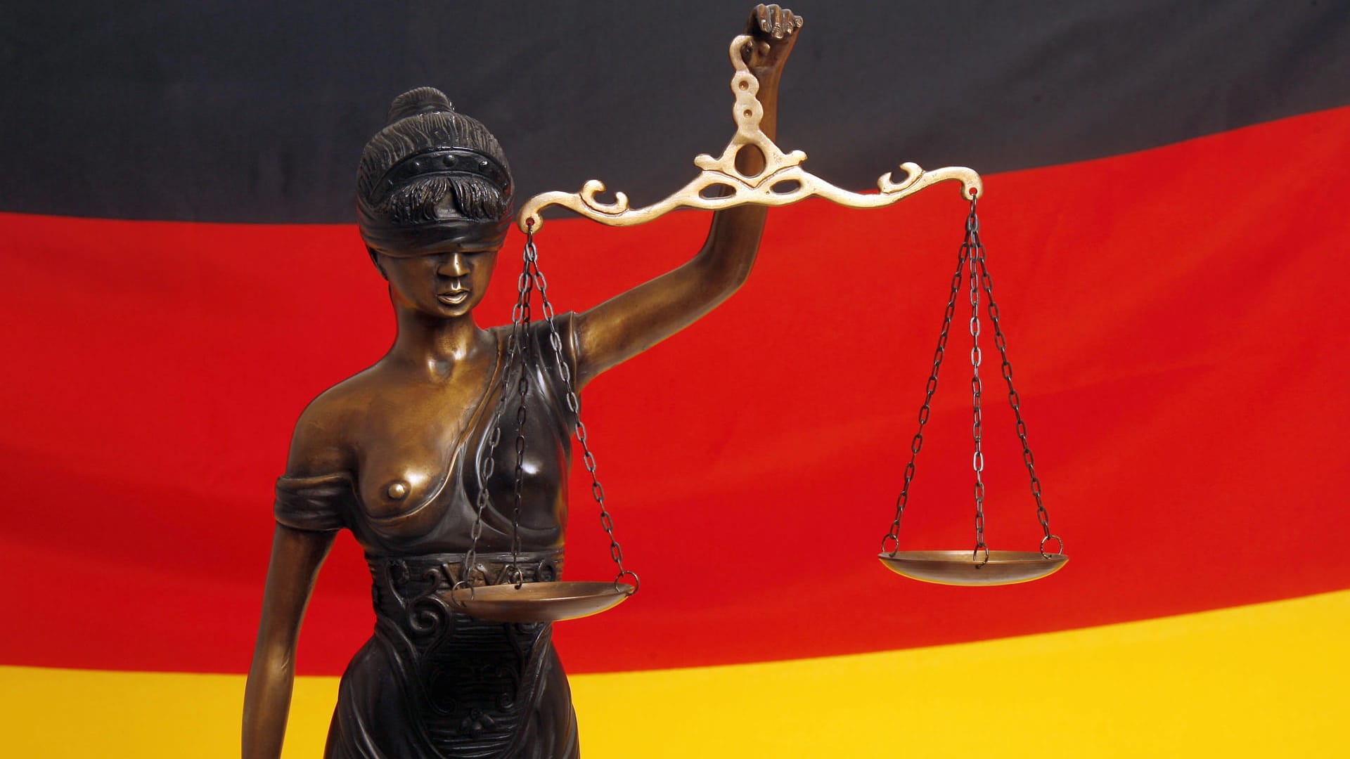 Figur der Justitia, der römischen Göttin der Gerechtigkeit und des Rechtswesens