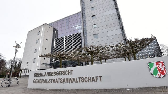 Überqueren Fußgänger an einer grünen Ampel die Straße, haben sie nicht automatisch Vorrang vor Radfahrern, die den Radweg neben dem Gehweg benutzen. Überqueren Fußgänger an einer grünen Ampel die Straße, haben sie nicht automatisch Vorrang vor Radfahrern, die den Radweg neben dem Gehweg benutzen.