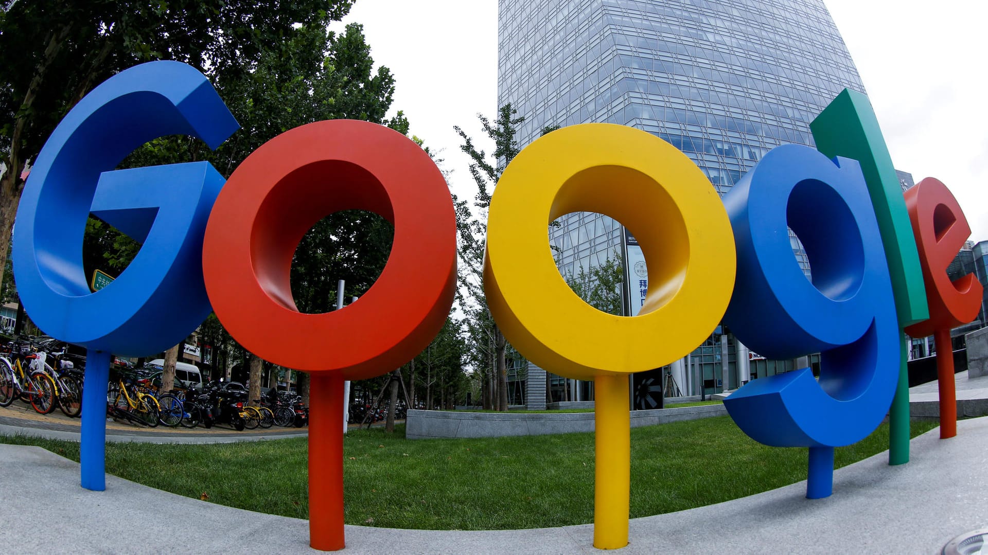 Google-Logo vor dem Büro in Peking: Rückkehr nach China geplant?