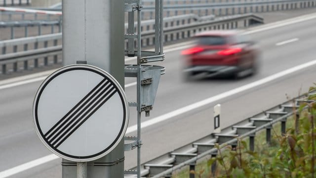 Um einen Hitzestau zu vermeiden, sollten Autos mit Turbomotoren nicht sofort ausgestellt werden. Um einen Hitzestau zu vermeiden, sollten Autos mit Turbomotoren nicht sofort ausgestellt werden.