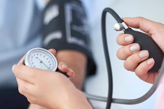 Blutdruckmessgerät: Bluthochdruck wird oft erst spät bemerkt.