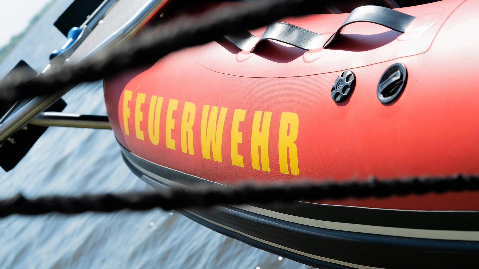 Ein Rettungsboot der Feuerwehr: Rettungstaucher konnten den 55-Jährigen nur noch tot aus dem See bergen. Eine Reanimation rettete ihn nicht. Ein Rettungsboot der Feuerwehr: Rettungstaucher konnten den 55-Jährigen nur noch tot aus dem See bergen. Eine Reanimation rettete ihn nicht.