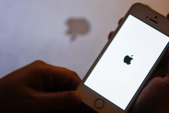 Ein Apple-Smartphone: Käufer sollten sich vor Kopien aus China hüten.