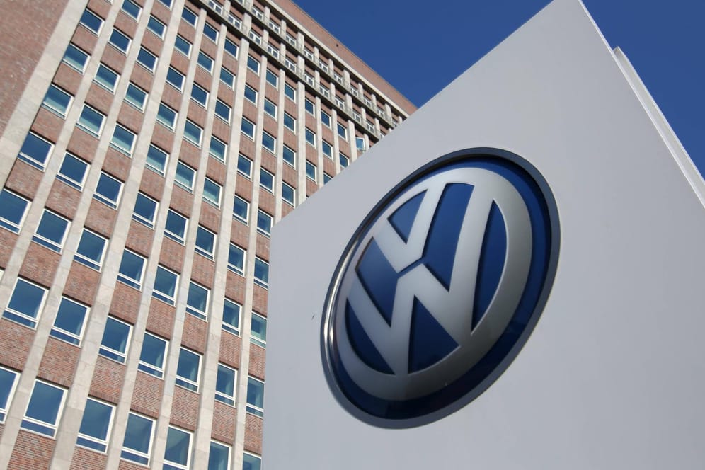 Weiterhin Unruhe bei Volkswagen: Die Braunschweiger Staatsanwaltschaft hat einem Zeitungsbericht zufolge 49 Beschuldigte im Rahmen der Ermittlungen zu der Software-Manipulation im Visier.