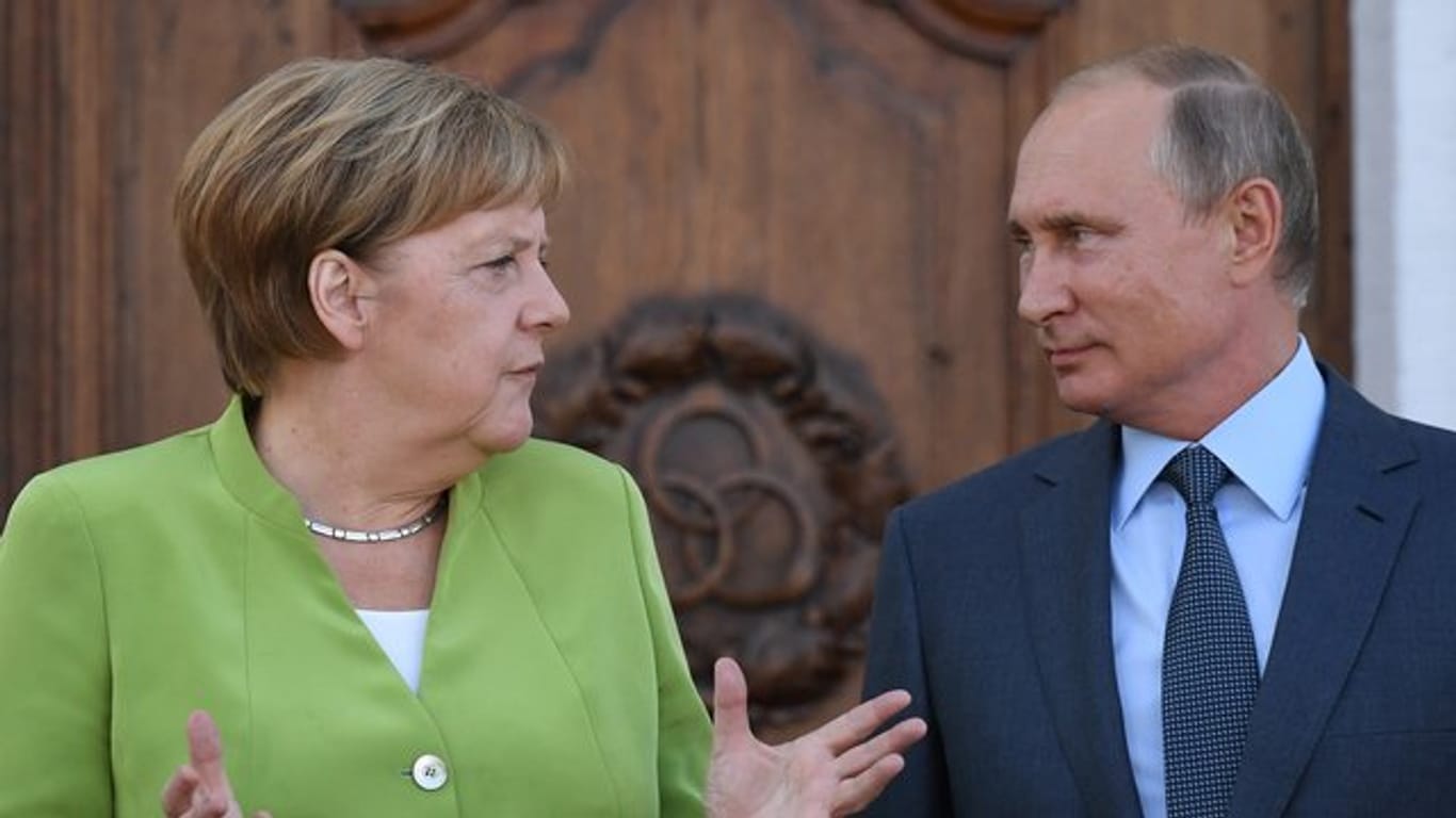 Treffen im Schloss Meseberg: Bundeskanzlerin Angela Merkel (CDU) trifft Wladimir Putin, Präsident von Russland.