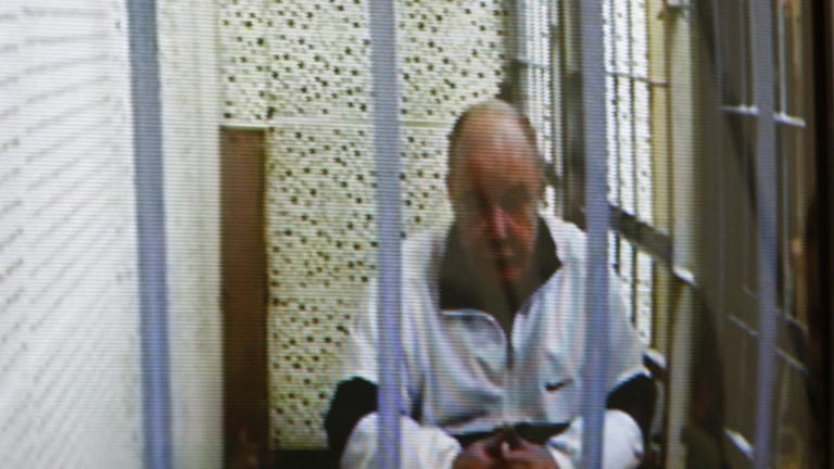 Semjon Mogilewitsch während einer kurzen Untersuchungshaft in Moskau: Seit Jahrzehnten gilt er als einer der gefährlichsten mächtigsten Verbrechensbosse weltweit.