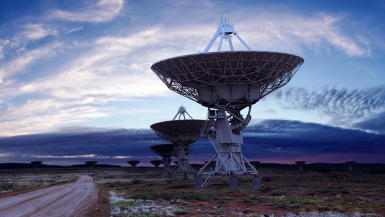 Ein Radioteleskop zur Erforschung des Weltalls: Die Bundesregierung hat keine Vorkehrungen für einen hypothetischen Erstkontakt mit Aliens getroffen.