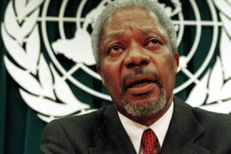 Kofi Annan bei seiner ersten Pressekonferenz als UN-Generalsekretär im Jahr 1996: Nun starb Annan nach kurzer Krankheit im Alter von 80 Jahren.
