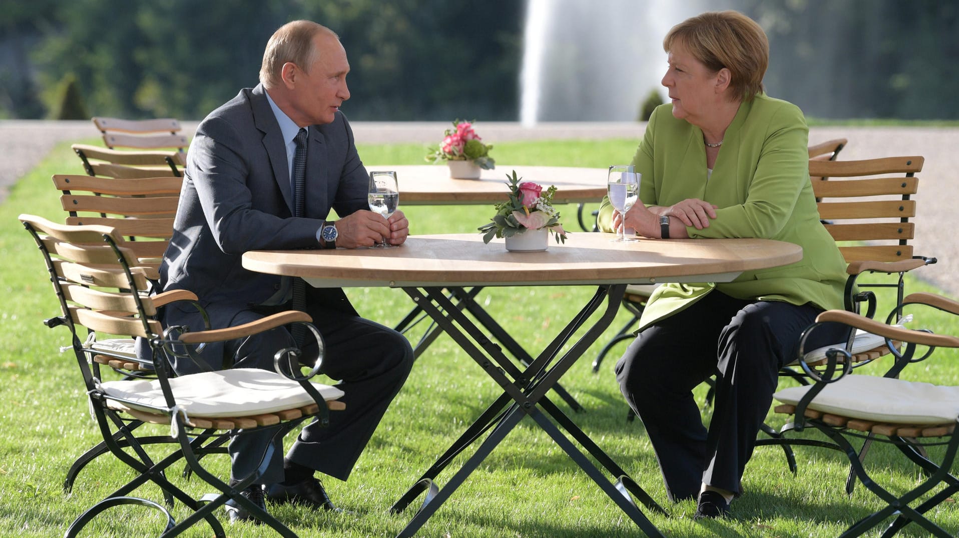 Wladimir Putin und Angela Merkel: Der russische Präsident und die deutsche Kanzlerin haben sich auf Schloss Meseberg getroffen.