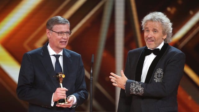 Günther Jauch (l) und Thomas Gottschalk kennen sich seit ewigen Zeiten.