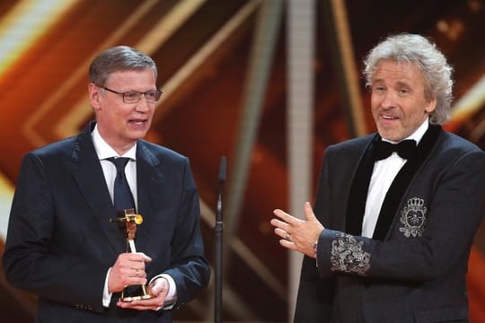 Günther Jauch (l) und Thomas Gottschalk kennen sich seit ewigen Zeiten.