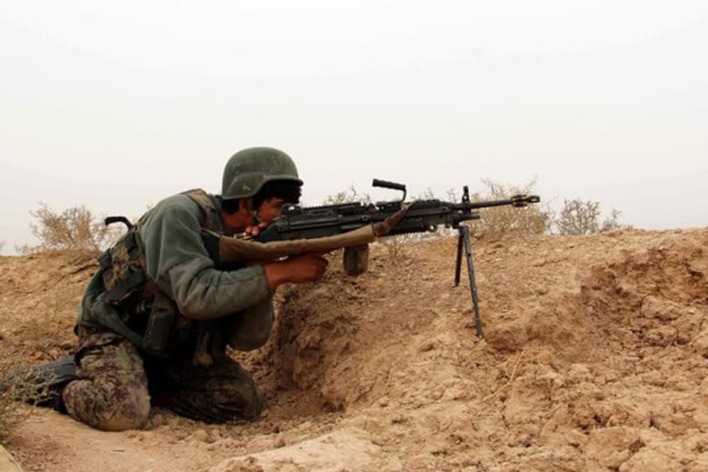 Ein Mitglied der afghanischen Sicherheitskräfte bei einem Einsatz gegen die Taliban.