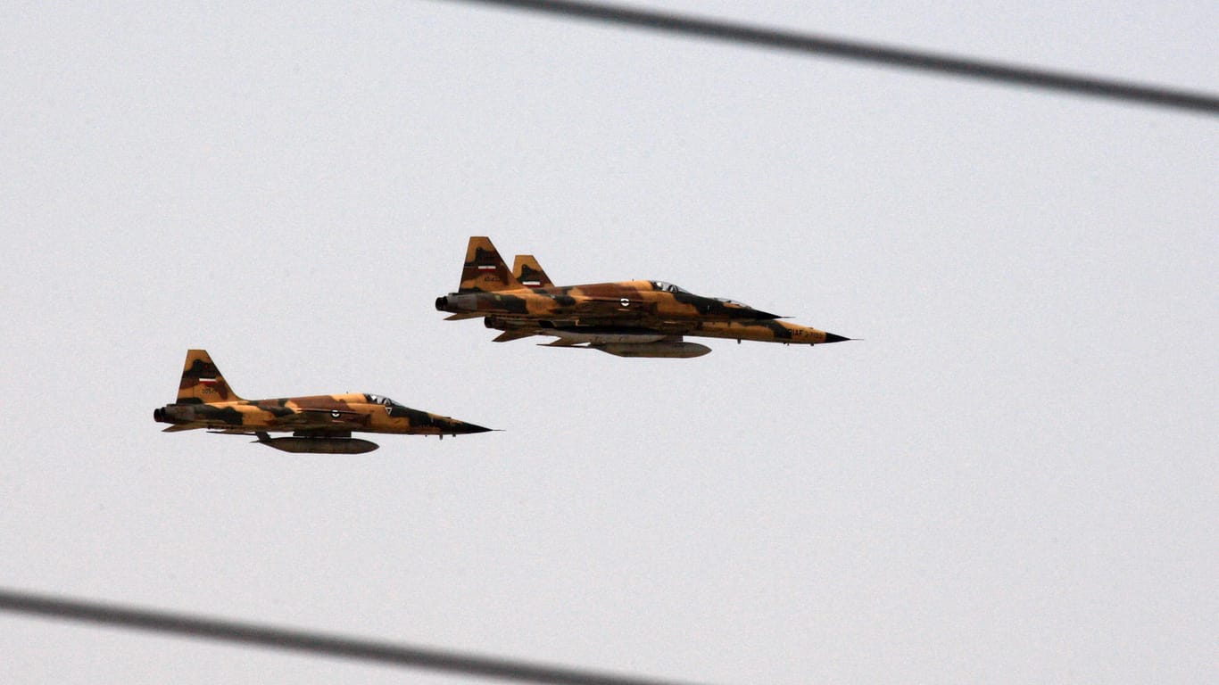 Kampjets der iranischen Luftwaffe (Symbolbild): Der Iran hat angekündigt, neue Kampfjets bauen zu wollen.