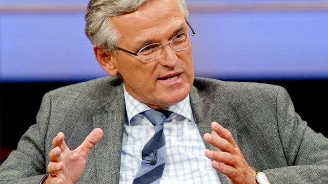 ZDF-Chefredakteur Peter Frey erwartet Aufklärung über einen Polizeieinsatz gegen ein Kamerateam beim Merkel-Besuch in Dresden. ZDF-Chefredakteur Peter Frey erwartet Aufklärung über einen Polizeieinsatz gegen ein Kamerateam beim Merkel-Besuch in Dresden.