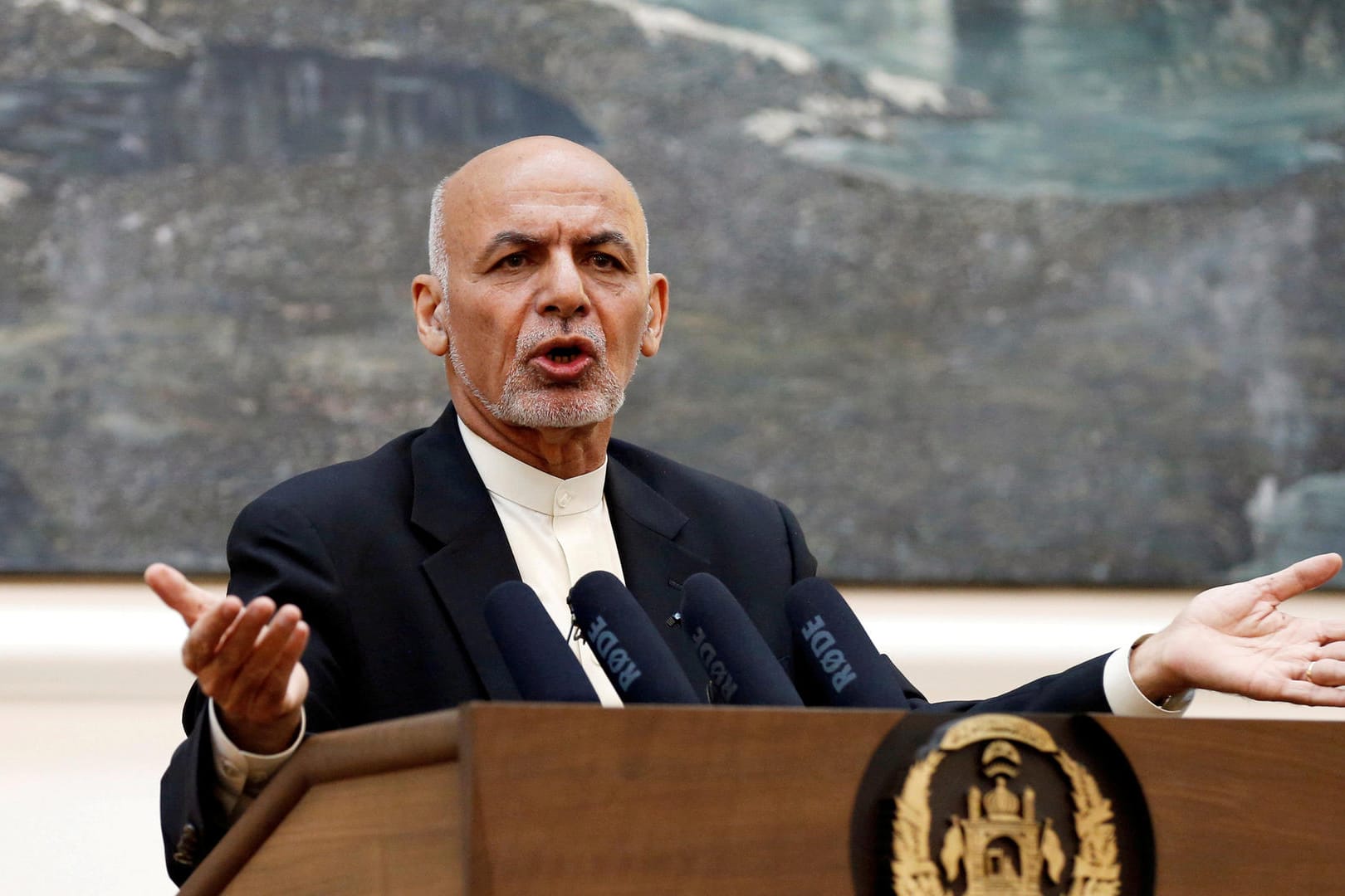 Der afghanische Präsident Aschraf Ghani: Während einer Live-Übertragung im Fernsehen hat er eine weitere Waffenruhe mit den radikalislamischen Taliban angekündigt.