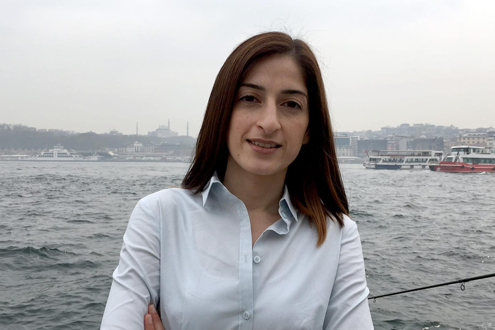 Mesale Tolu: ie wegen Terrorvorwürfen in der Türkei angeklagte deutsche Journalistin darf die Türkei verlassen.