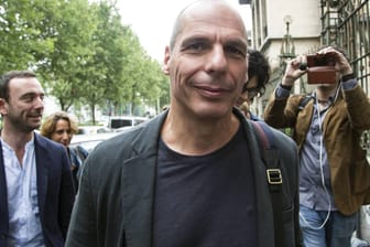 Gianis Varoufakis: Griechenlands Staatschulden seien nicht weniger, sondern mehr geworden, sagte der Ex-Finanzminister in einem Interview.