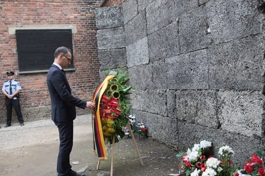 In dem größten Vernichtungslager der Nationalsozialisten wurden etwa 1,1 Millionen Menschen ermordet, die meisten davon waren Juden.