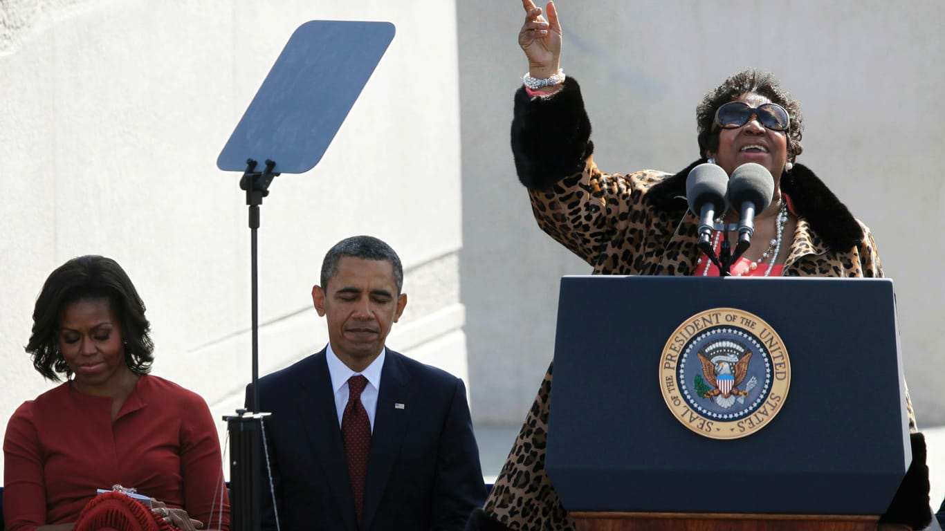 Aretha Franklin mit Barack und Michelle Obama: Die "Queen of Soul" hat oft bei historischen Anlässen in Washington gesungen.