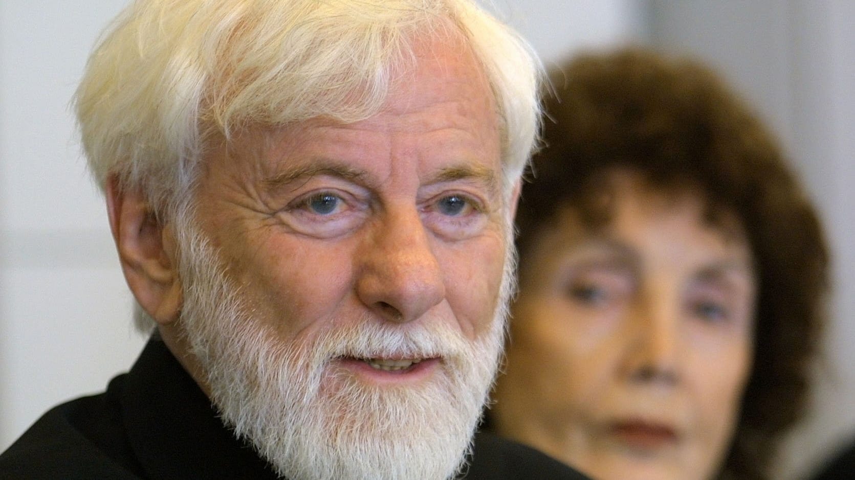 Uri Avnery auf einer Pressekonferenz im Jahr 2002: Für sein Engagement erhielten Avnery und seine Frau den Alternativen Nobelpreis. (Archivbild) Uri Avnery auf einer Pressekonferenz im Jahr 2002: Für sein Engagement erhielten Avnery und seine Frau den Alternativen Nobelpreis. (Archivbild)