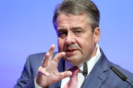 "Wir müssen im eigenen Interesse alles tun, um die Türkei im Westen zu halten", sagte der SPD-Politiker.