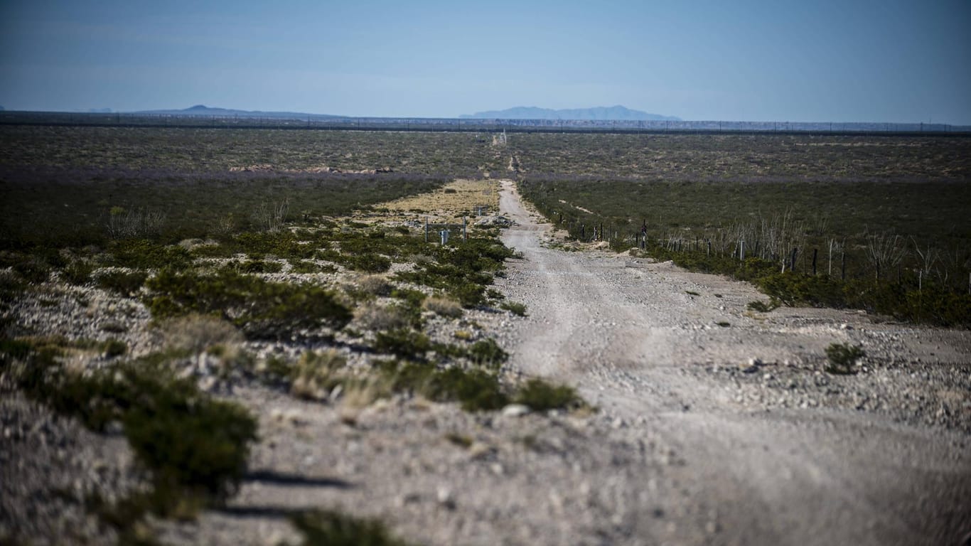Eine karge Landschaft bei Ciudad Juárez in Chihuahua an der Grenze zu den USA: In dem mexikanischen Bundesstaat liegt das Juárez-Tal, wo die Knochen entdeckt wurden. (Archivbild)