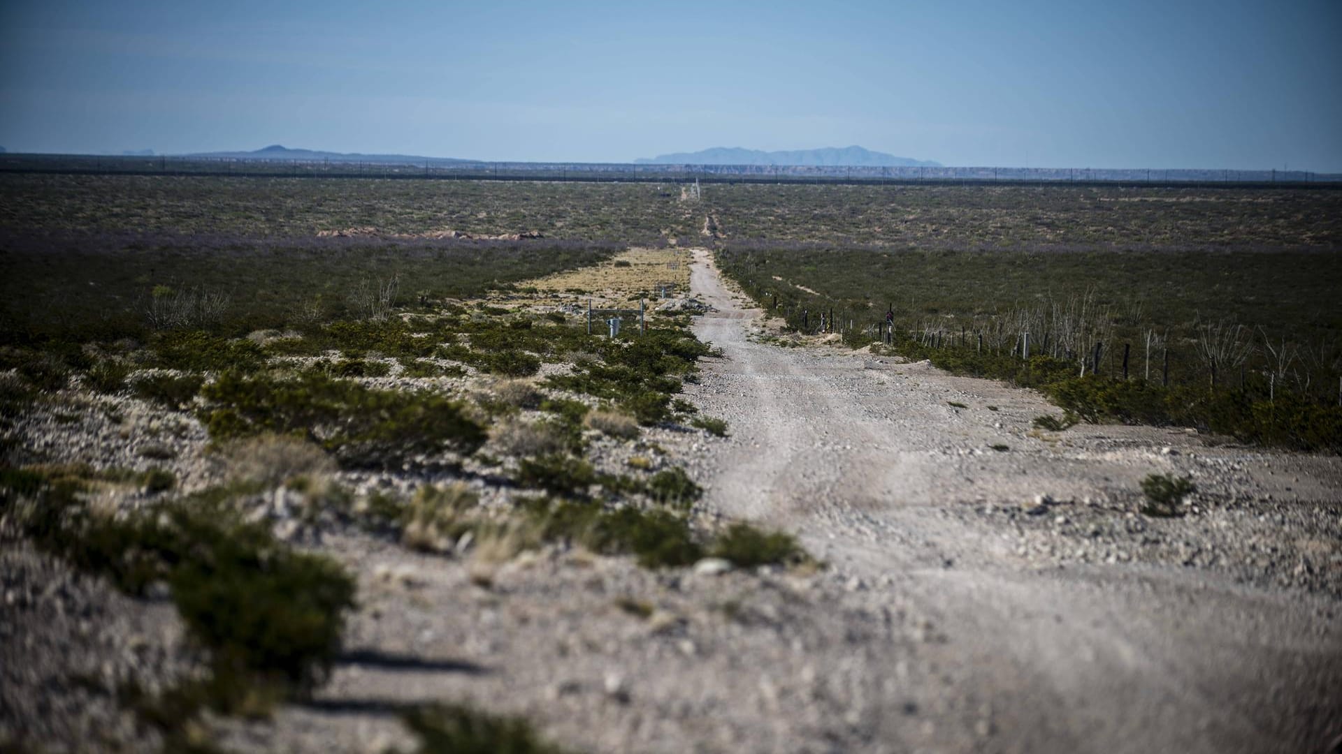 Eine karge Landschaft bei Ciudad Juárez in Chihuahua an der Grenze zu den USA: In dem mexikanischen Bundesstaat liegt das Juárez-Tal, wo die Knochen entdeckt wurden. (Archivbild) Eine karge Landschaft bei Ciudad Juárez in Chihuahua an der Grenze zu den USA: In dem mexikanischen Bundesstaat liegt das Juárez-Tal, wo die Knochen entdeckt wurden. (Archivbild)