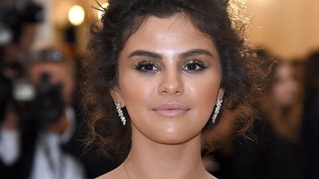 Selena Gomez hat neue Tattoos.