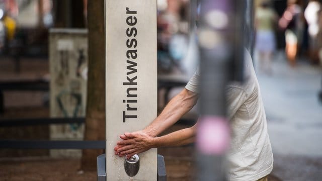 In Frankfurt befindet sich ein vom Energieversorger Mainova betriebener Trinkbrunnen in der Fußgängerzone. In Frankfurt befindet sich ein vom Energieversorger Mainova betriebener Trinkbrunnen in der Fußgängerzone.