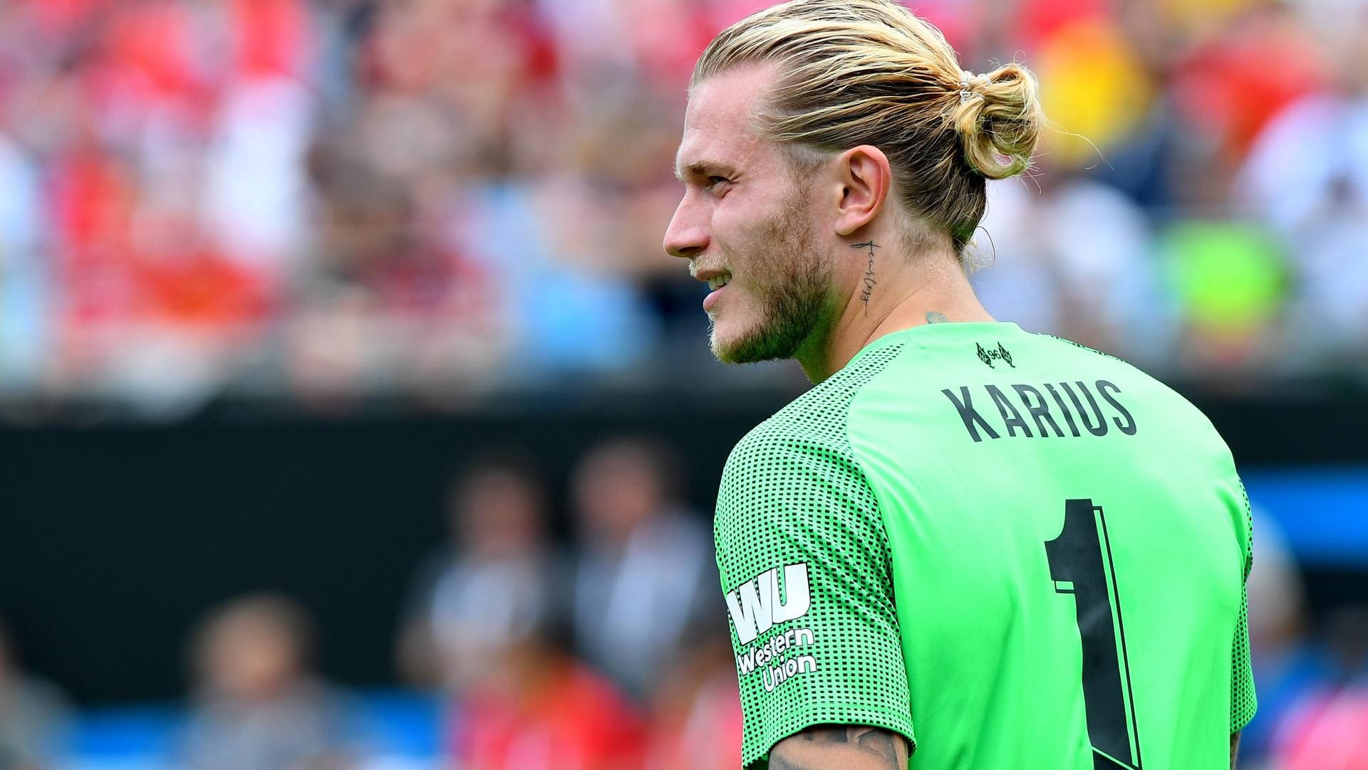 Loris Karius ist seinen Stammplatz beim FC Liverpool los. Jetzt ist die Frage, ob er eine Saison auf der Bank sitzt, oder den Verein wechselt.