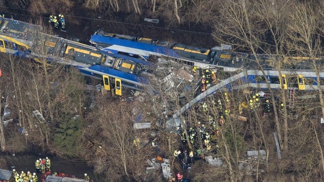 Bei dem Zusammenstoß am 9. Bei dem Zusammenstoß am 9.