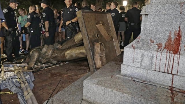 "Silent Sam" wurde vom Sockel gestoßen.