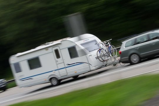 Flüssiggas-Anlagen in privat genutzten Wohnmobilen und Wohnwagen sollten alle zwei Jahre von Sachkundigen geprüft werden.