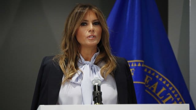 "Ich bin mir sehr bewusst, dass Menschen mir gegenüber misstrauisch sind, wenn ich über dieses Thema rede", räumte die First Lady ein. "Ich bin mir sehr bewusst, dass Menschen mir gegenüber misstrauisch sind, wenn ich über dieses Thema rede", räumte die First Lady ein.