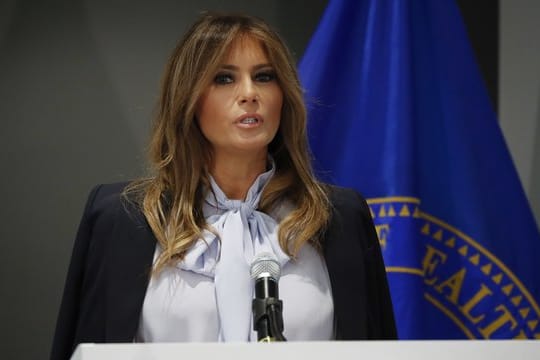 "Ich bin mir sehr bewusst, dass Menschen mir gegenüber misstrauisch sind, wenn ich über dieses Thema rede", räumte die First Lady ein.