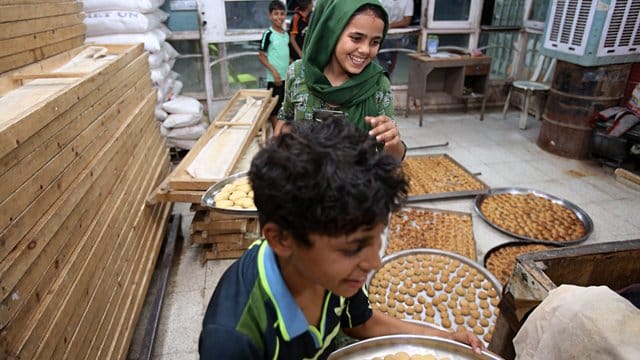 In Bagdad werden Kekse für die Feierlichkeiten gebacken.