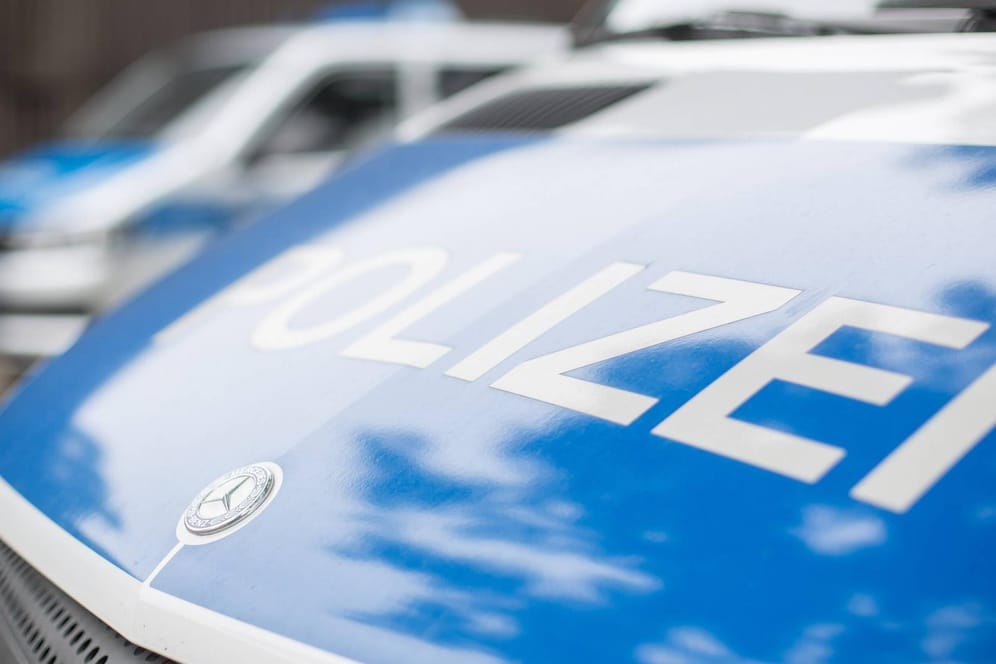 Einsatzfahrzeuge der Polizei: Die Polizei in Frankenthal sprach in Bezug auf den Unfall von einem "Ereignis". (Symbolbild)