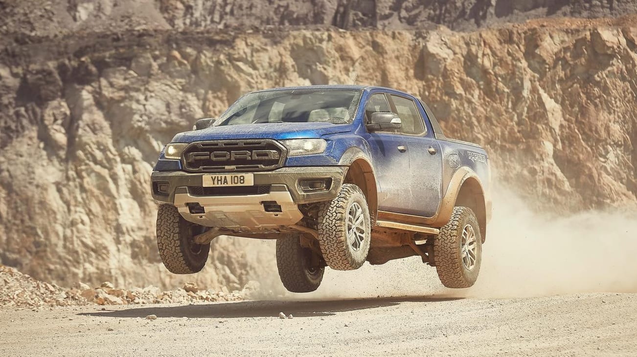 Robust: Der Unterfahrschutz besteht aus 2,3 mm starkem Stahl. Unter dem Motor und der Bodengruppe sind außerdem die serienmäßigen Schutzblenden des Ford Ranger angebracht.