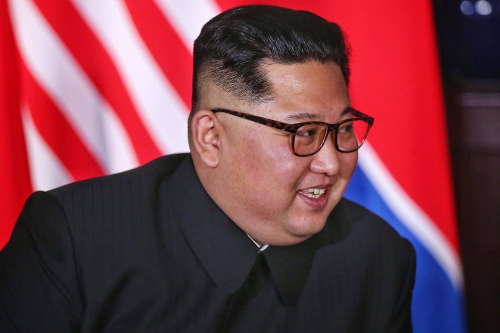Bei seinen Treffen mit Südkoreas Regierungschef Moon und mit US-Präsident Trump hat Nordkoeras Machthaber Kim Denuklearisierung versprochen. Doch davon kann keine Rede sein, sagt ein Bericht der internationalen Atomenergiebehörde.