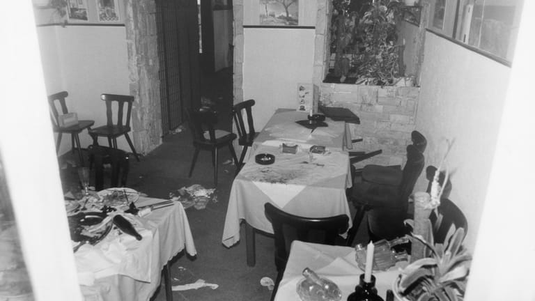 Das Hinterzimmer des Restaurants "Mykonos" in Berlin: Hier ermordete der iranische Geheimdienst 1992 vier Exil-Politiker.