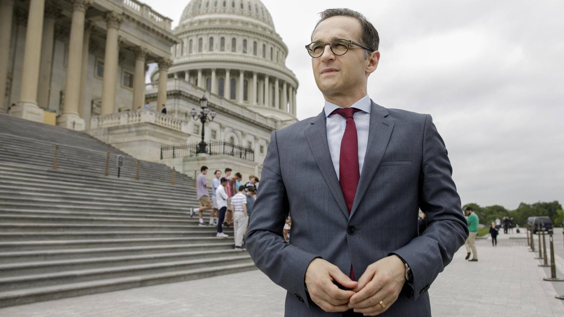 Außenminister Heiko Maas vor dem Capitol in Washington: In einem Gastbeitrag für das Handelsblatt hat der SPD-Politiker erklärt, wie Deutschland mit dem US-Präsidenten Trump umgehen soll.