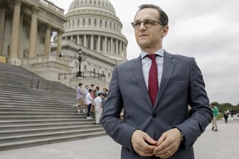 Außenminister Heiko Maas vor dem Capitol in Washington: In einem Gastbeitrag für das Handelsblatt hat der SPD-Politiker erklärt, wie Deutschland mit dem US-Präsidenten Trump umgehen soll.