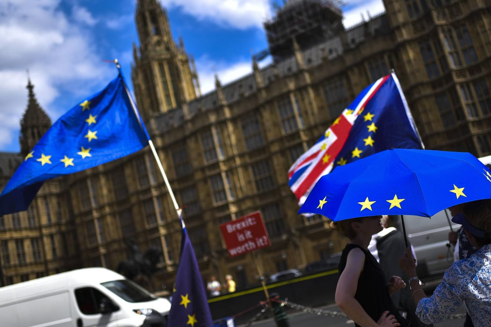 Eine Anti-Brexit Demo in London. Damit der Austritt Großbritanniens aus der EU funktioniert, soll ab jetzt intensiver verhandelt werden. Offene Fragen gibt es schließlich noch genug.