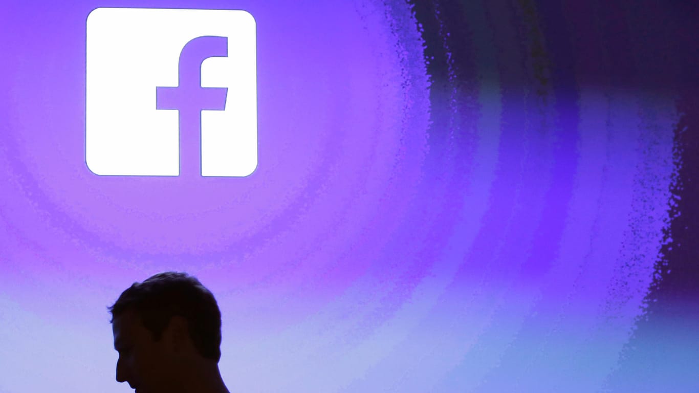 Mark Zuckerberg: Facebook hat laut seines Chefs den nächsten Versuch aufgedeckt, Propaganda mit Hilfe hunderter gefälschter Profile zu verbreiten.