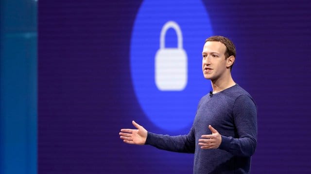 Es soll sich um koordinierte Aktionen mit verknüpften Accounts gehandelt haben, sagte Facebook-Chef Mark Zuckerberg. Es soll sich um koordinierte Aktionen mit verknüpften Accounts gehandelt haben, sagte Facebook-Chef Mark Zuckerberg.