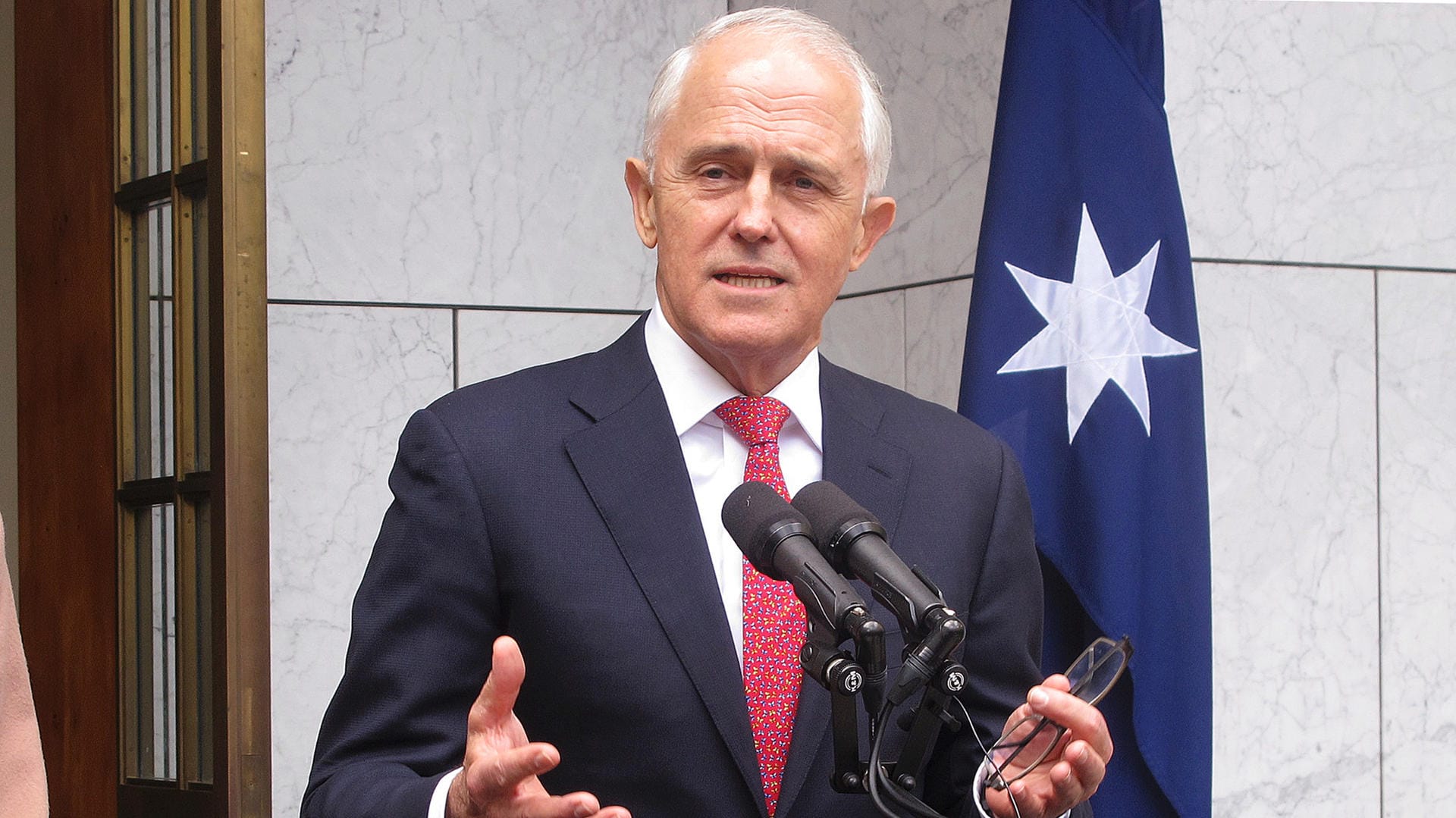 Premierminister Malcolm Turnbull: Erst kürzlich hat Malcolm Turnbull ein parteiinternes Votum überstanden. Nun haben zehn Minister ihren Rücktritt angeboten. Premierminister Malcolm Turnbull: Erst kürzlich hat Malcolm Turnbull ein parteiinternes Votum überstanden. Nun haben zehn Minister ihren Rücktritt angeboten.